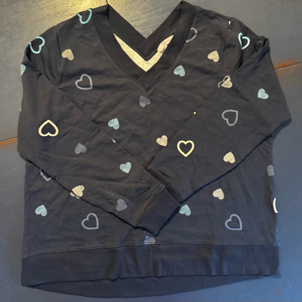Womens Any Body Heart Patterned V-Neck Long sleeve shirt Medium